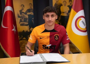 Galatasaray, genç futbolcu Emirhan Kayar ile sözleşme imzaladı