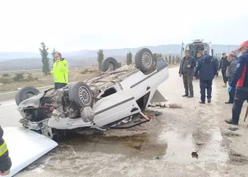 Gediz’de trafik kazası: 3 yaralı