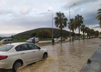Kuşadası’nda sağanak yağış etkili oldu