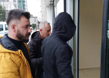 Konteyner evden buzdolabı çalanlar yakalandı