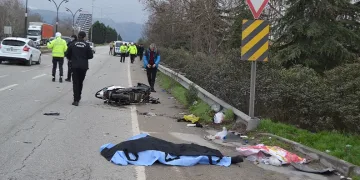 Kamyonet elektrikli bisiklet sürücüsünü öldürdü