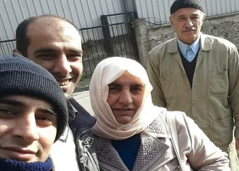 Para için ailesini katletti
