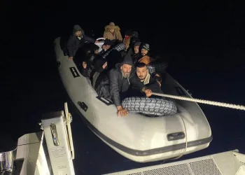Bodrum’da 17 düzensiz göçmen kurtarıldı