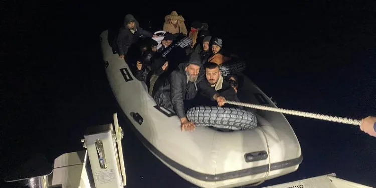 Bodrum’da 17 düzensiz göçmen kurtarıldı