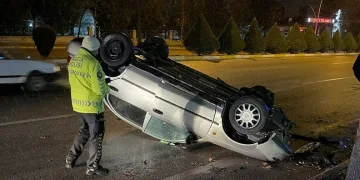 Kontrolden çıkan otomobil takla attı