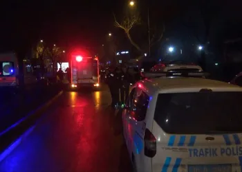 Dur ihtarına uymayan ehliyetsiz sürücü kaza yaptı