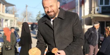 Orhaneli Belediye Başkanı Aykurt, Beyce Pazarı’nı ziyaret etti