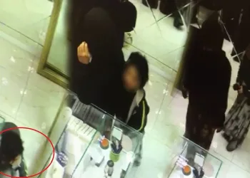 Çocuklarını hırsızlıklarına alet ettiler