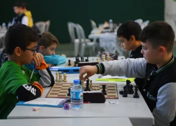 Minik satranççılar ödüllerini aldı