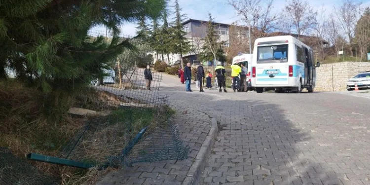 Bursa’da minibüsten atlayan kadın yaralandı