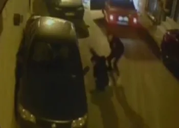 Bursa’da otomobilini kurtarmak için camdan atladı