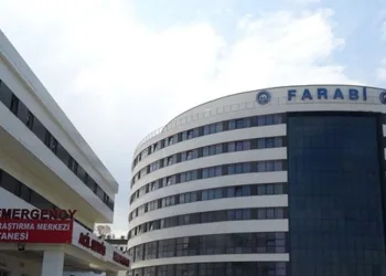 Başörtülü doktor ameliyata alınmadı iddiası