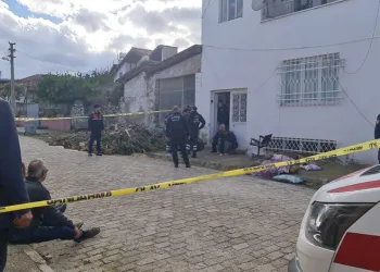 Anne ve 2 çocuğu evlerinde ölü bulundu