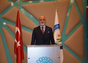 Nilüfer Belediyespor’da Tamer İşler’e güven oyu