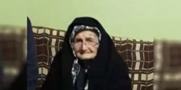 Elbiseleri tutuşan yaşlı kadın yanarak öldü