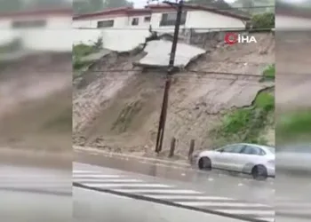Meksika’da sel ve toprak kayması