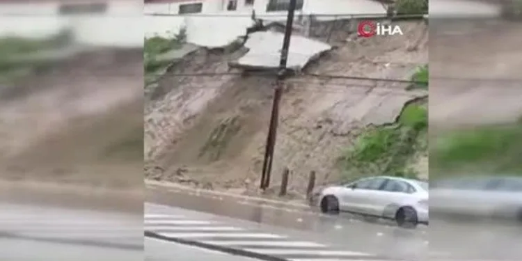 Meksika’da sel ve toprak kayması