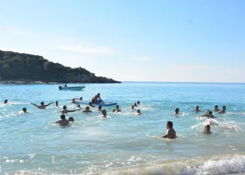 Mersin’liler 2023’ü denize girerek karşıladı