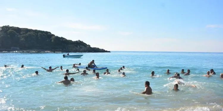 Mersin’liler 2023’ü denize girerek karşıladı