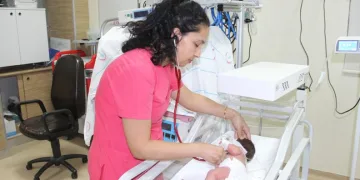 Cami kapısında terk edilmiş bebek bulundu