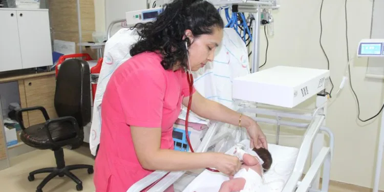 Cami kapısında terk edilmiş bebek bulundu