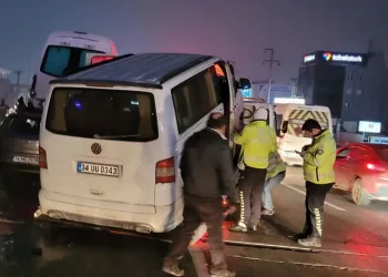 Kocaeli’de 9 araç kazaya karıştı