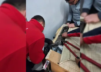 Yaramaz kedi itfaiyeyi seferber etti