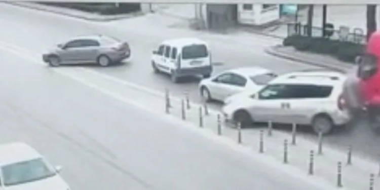 Bursa’daki zincirleme kaza kamerada