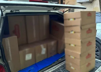 Şüpheliler çayı satmaya çalışırken yakalandı