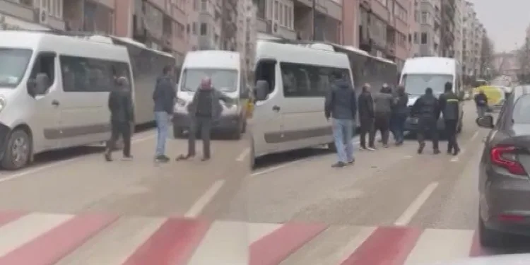 Bursa’da şoförlerin yol verme kavgası