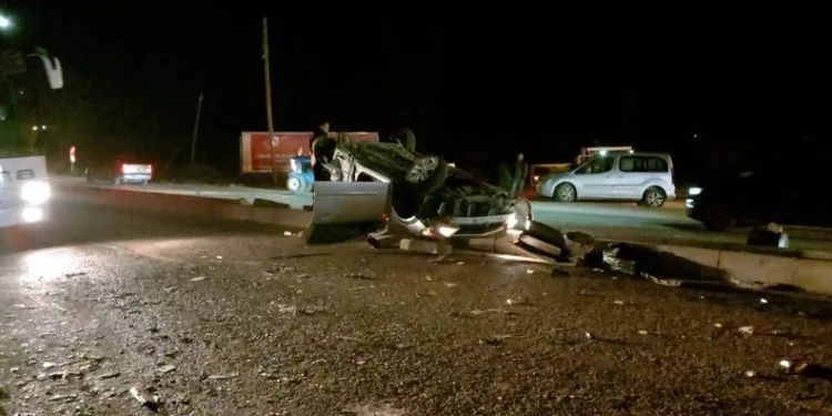 Yolcu minibüsü ile otomobil çarpıştı: 13 yaralı