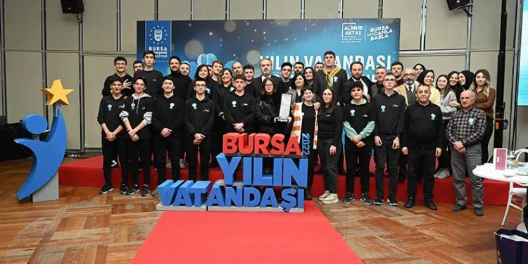 Bursa’da yılın vatandaşı öğretmenler oldu