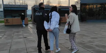 Kocaeli’de genç kızların kavgasında kan aktı: 1 yaralı