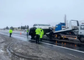 Tarım işçilerini taşıyan minibüs devrildi
