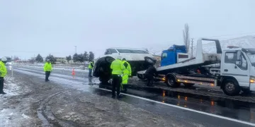 Tarım işçilerini taşıyan minibüs devrildi