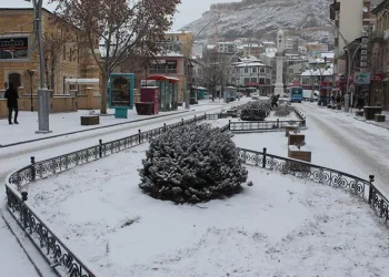 Bayburt beyaz gelinliğini giyindi