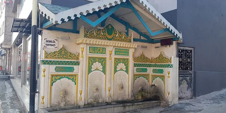 Tarihi çeşmeyi kuraklık vurdu