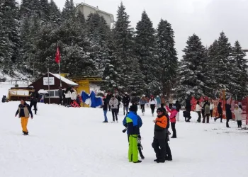 Uludağ’da kar 30 santimetreye ulaştı