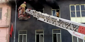 Bursa’da mobilya imalathanesinde yangın
