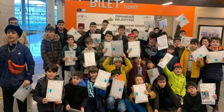 Karnesini alan öğrenciler Müzeye koştu