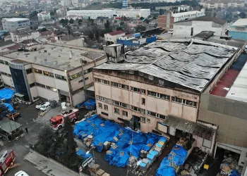 Cam fabrikasındaki tahribat ortaya çıktı