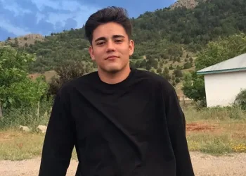 17 yaşındaki çocuk parkta bıçaklanarak öldürüldü
