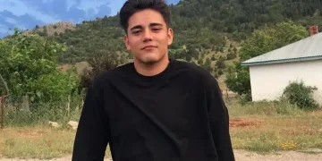 17 yaşındaki çocuk parkta bıçaklanarak öldürüldü