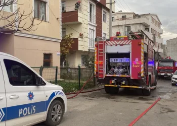Mutfakta yangın çıktı, 11 kişi hastanelik oldu