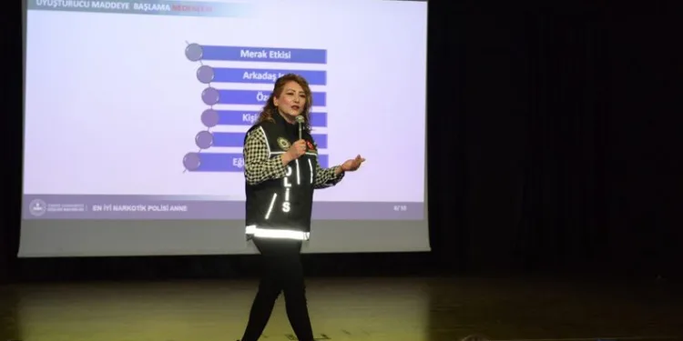İnegöl’de “En İyi Narkotik Polisi Anne” projesi anlatıldı