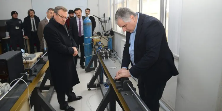 BUÜ Rektörü Kılavuz, UMİMAG Laboratuvarlarını ziyaret etti
