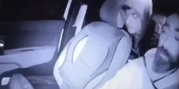 Kaldırım taşıyla taksiciye saldırdı