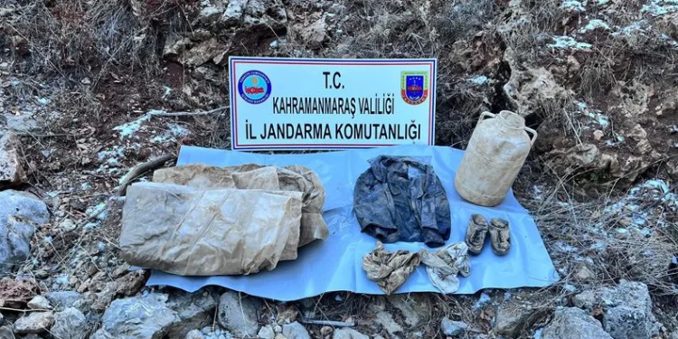 PKK’lı teröristlere ait yaşam malzemesi ele geçirildi