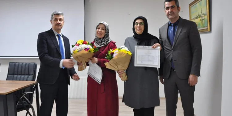 Mustafakemalpaşa’da açık lise mezunları diplomalarını aldı