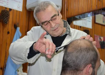 Bursa’da 57 yıldır makası elinden bırakmadı